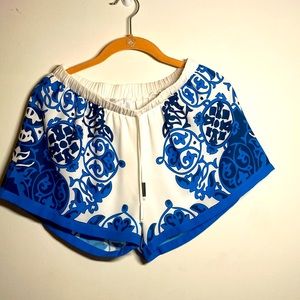 Analili shorts Size Medium